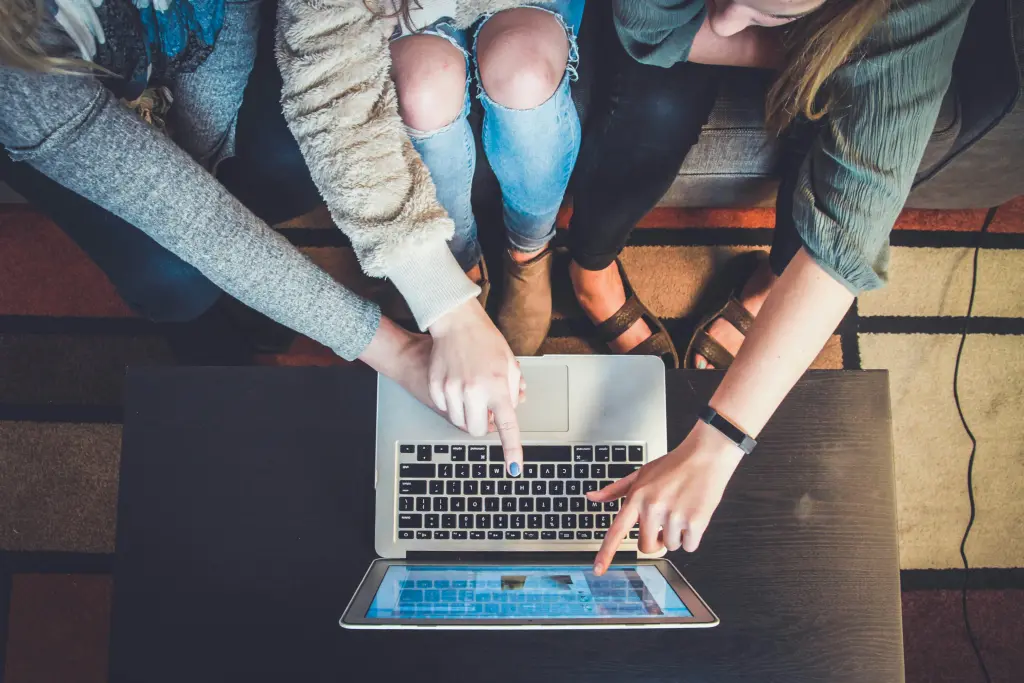 12 Powerful Tips on How to Work Well in a Group Project