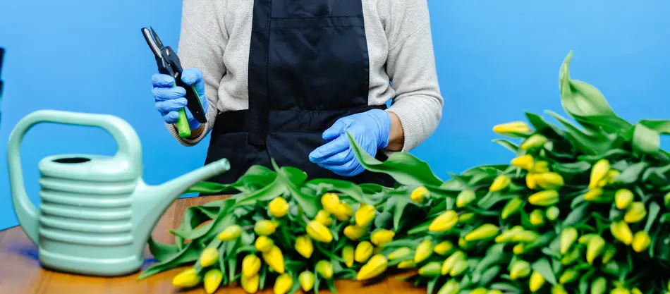 Surviving seasonal peaks: how florists handle Valentine’s Day & weddings with CRM processes