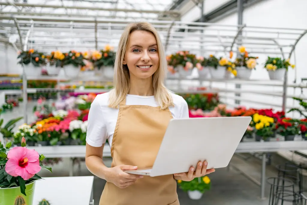 Surviving seasonal peaks: how florists handle March 8th & weddings with CRM processes